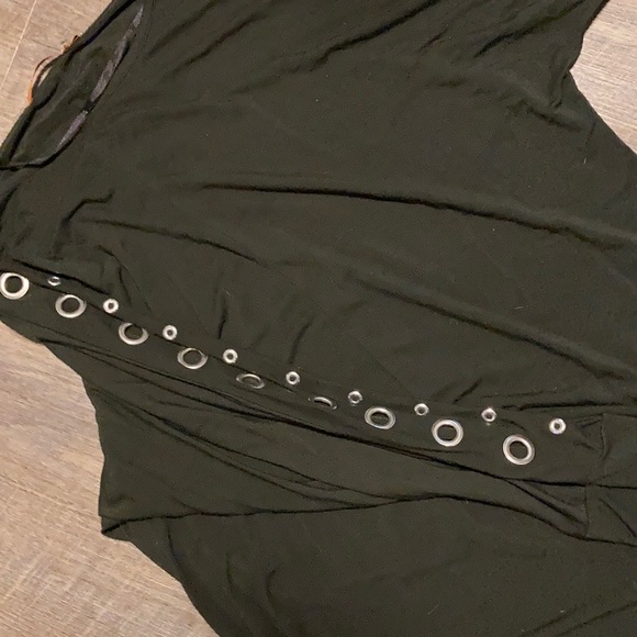 Spring shirt with cute sleeves - Picture 2 of 3